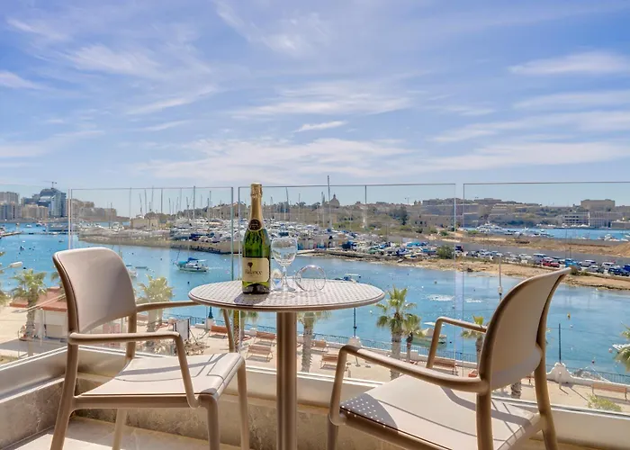 Idyllic Valletta And Harbour Views By Buena Vista スリーマ